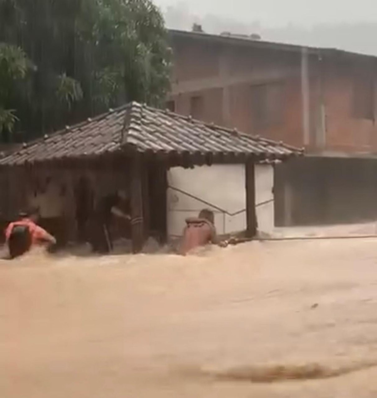 Paraty reforça vacinação antitetânica para atingidos pelas enchentes