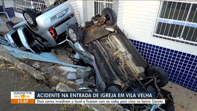 Carros invadem pátio de igreja após acidente em Vila Velha