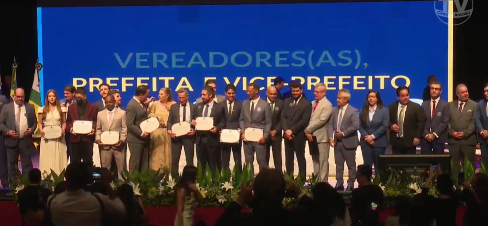 Vereadores de Aracaju são empossados durante cerimônia no Teatro Tobias Barreto