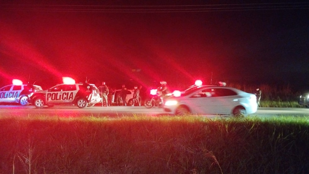 Policial ficou lesionado após colisão com carro usado por criminosos, na Grande Fortaleza. — Foto: Reprodução