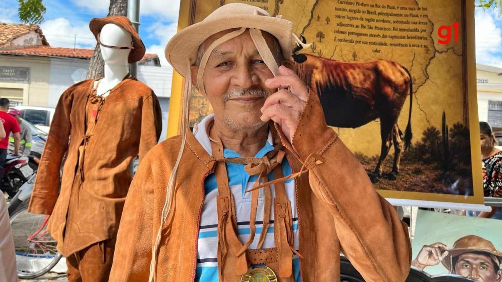 Artesão de 79 anos produz gibão de couro no interior do Piauí e preserva tradição; vídeo