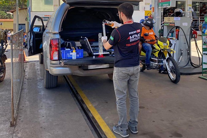 Dez postos de combustível são autuados durante fiscalização do MPMG no Norte de MG