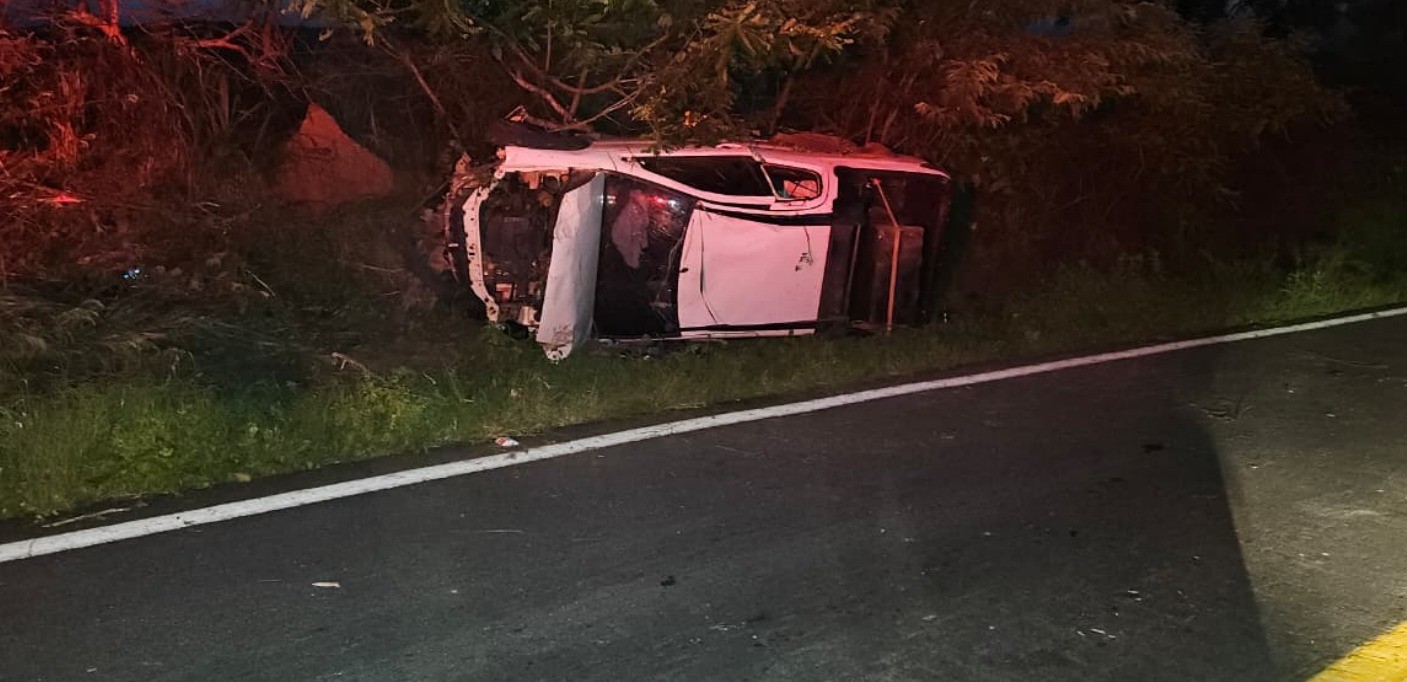 Motorista, namorada e cunhada ficam feridos em capotamento no Vale do Jequitinhonha