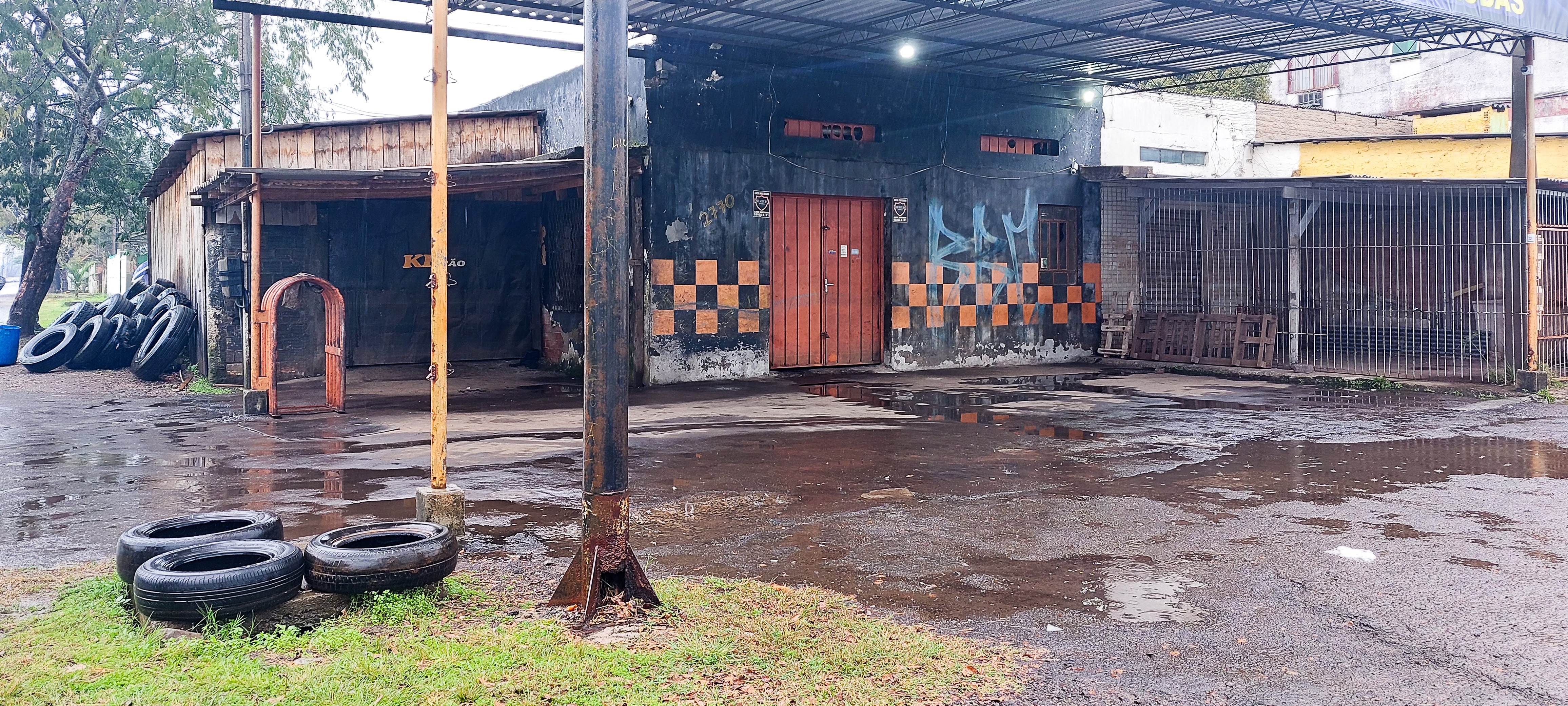Funcionário de borracharia morre após explosão durante troca de pneu no RS