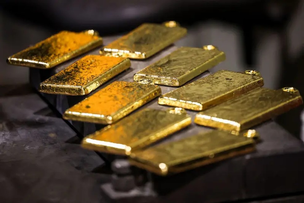 Embora o ouro tenha a reputação de ser um ativo estável, não é imune às flutuações de preços — Foto: AFP via Getty Images