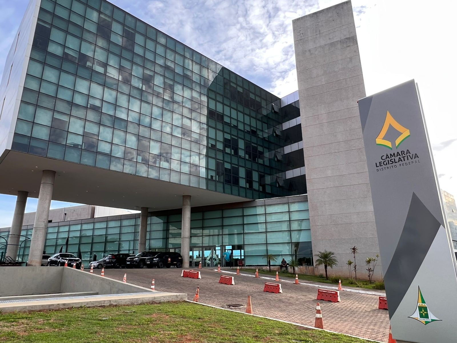 Deputados distritais receberam, ao todo, R$ 5 milhões em verba indenizatória em 2 anos; veja valores por parlamentar