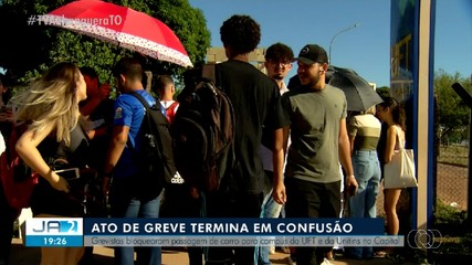 Grevistas bloqueiam portão principal do campus da UFT Palmas nesta quinta-feira