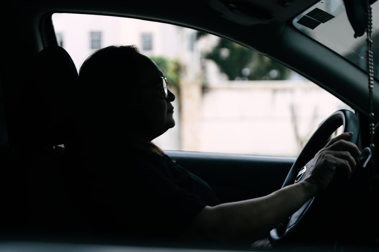 Profissionais que deixaram emprego para virar motoristas em apps se equilibram entre lucro e incertezas