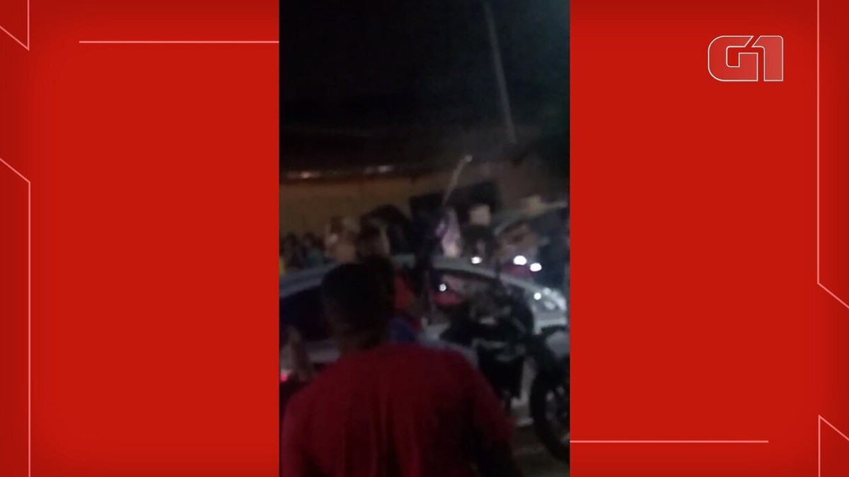 VÍDEO motociclista dispara tiros para o alto durante baile de rua na zona sul de São José