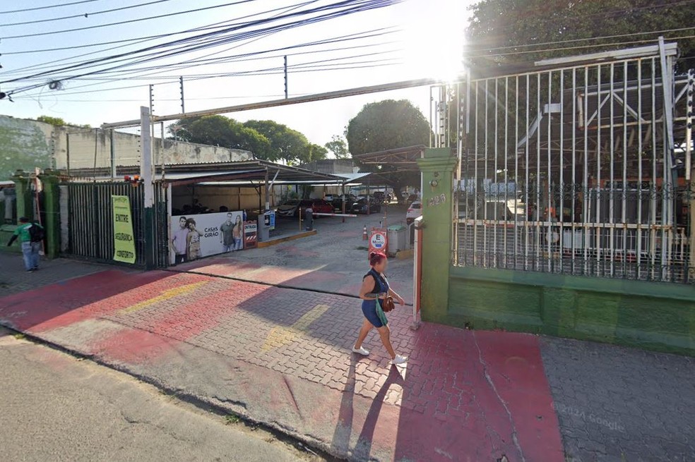 Estacionamento foi construído no lugar do Casarão dos Gondim — Foto: Google Street View