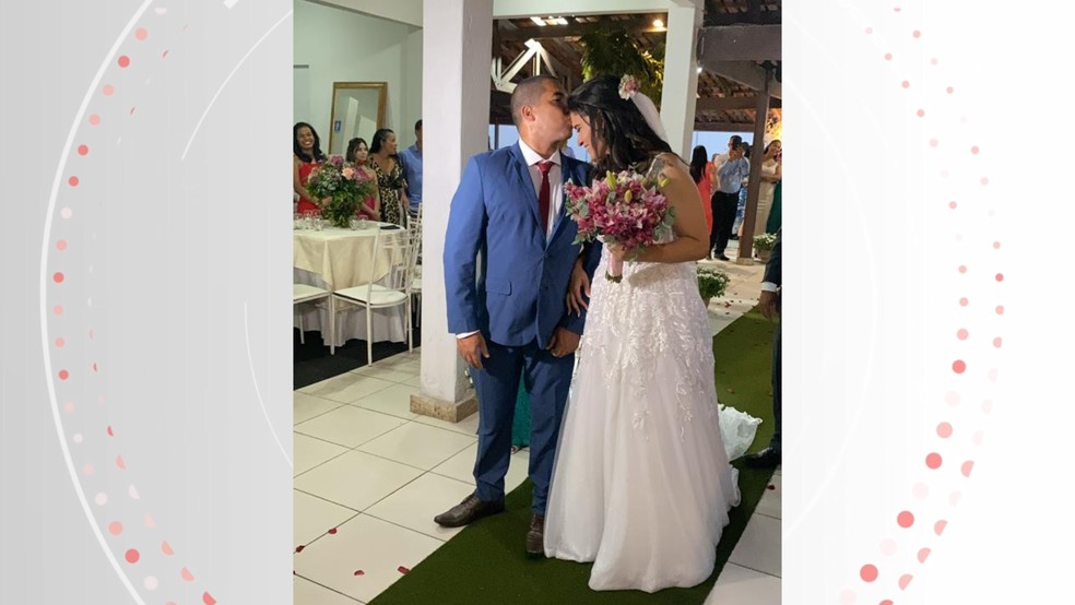 Max Bandeira e Renata Coutinho se casaram neste sábado (13) em Vila Velha, Espírito Santo — Foto: Arquivo pessoal