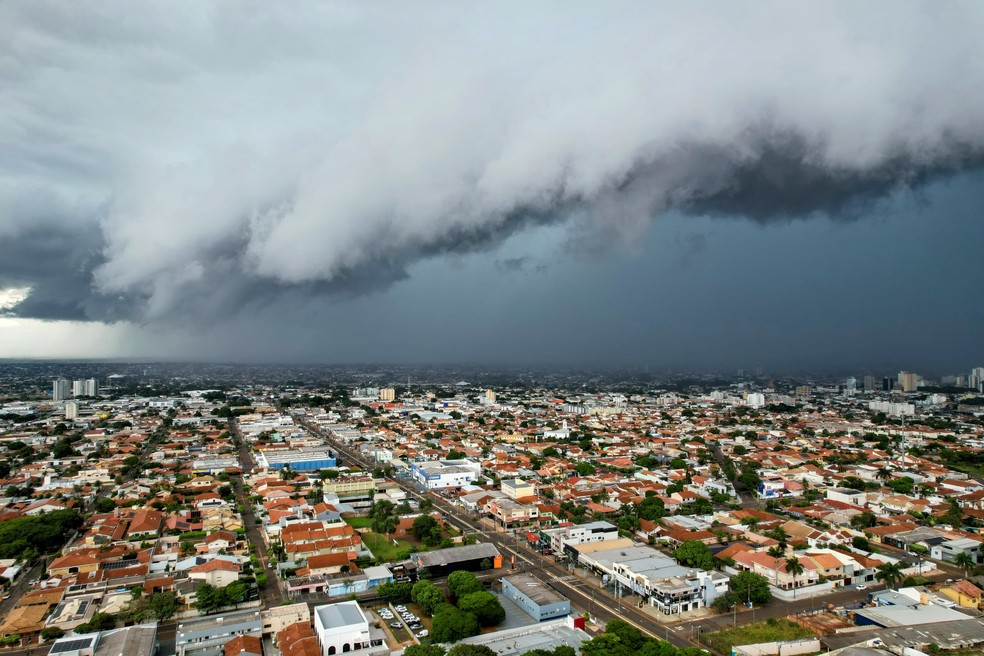 Chuva em Campo Grande. — Foto: Ariovaldo Dantas