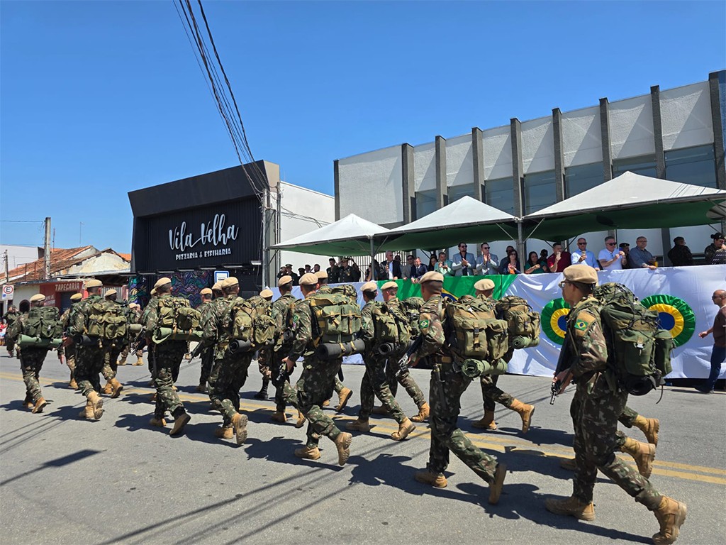 Desfiles cívico-militares celebram Independência no Centro e em Moreira César