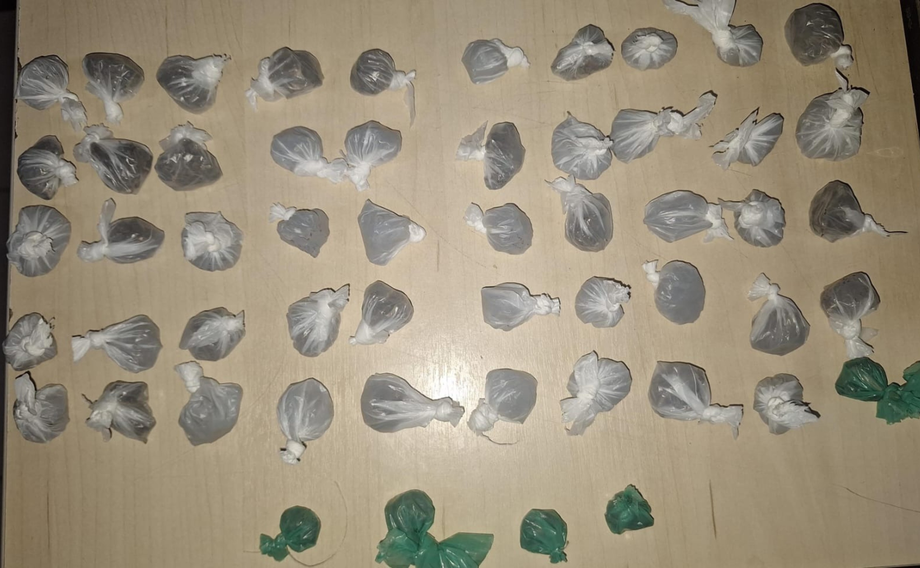 Adolescente e mulher grávida são detidos suspeitos de tráfico de drogas em Boa Vista