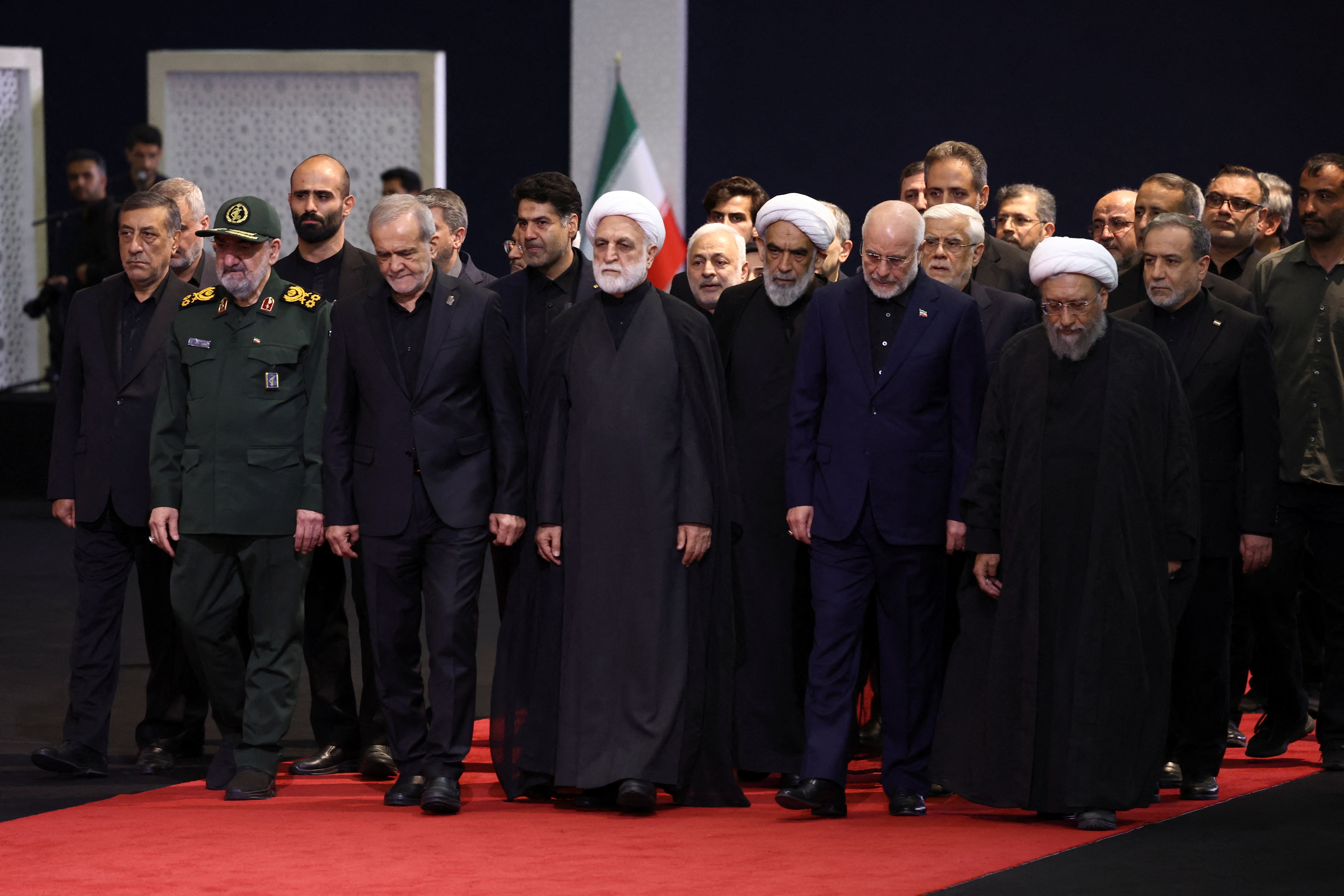 Funeral de Ali Khamenei: autoridades se reúnem para velar líder supremo antes de cerimônias públicas; FOTOS e VÍDEOS