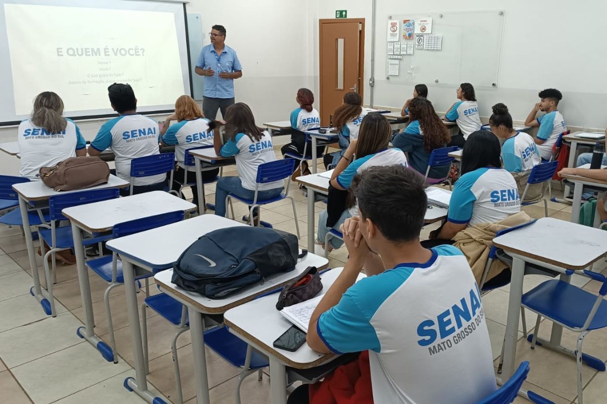 Senai oferece auxílio de R$ 300 por mês para quem fizer cursos técnicos gratuitos em MS