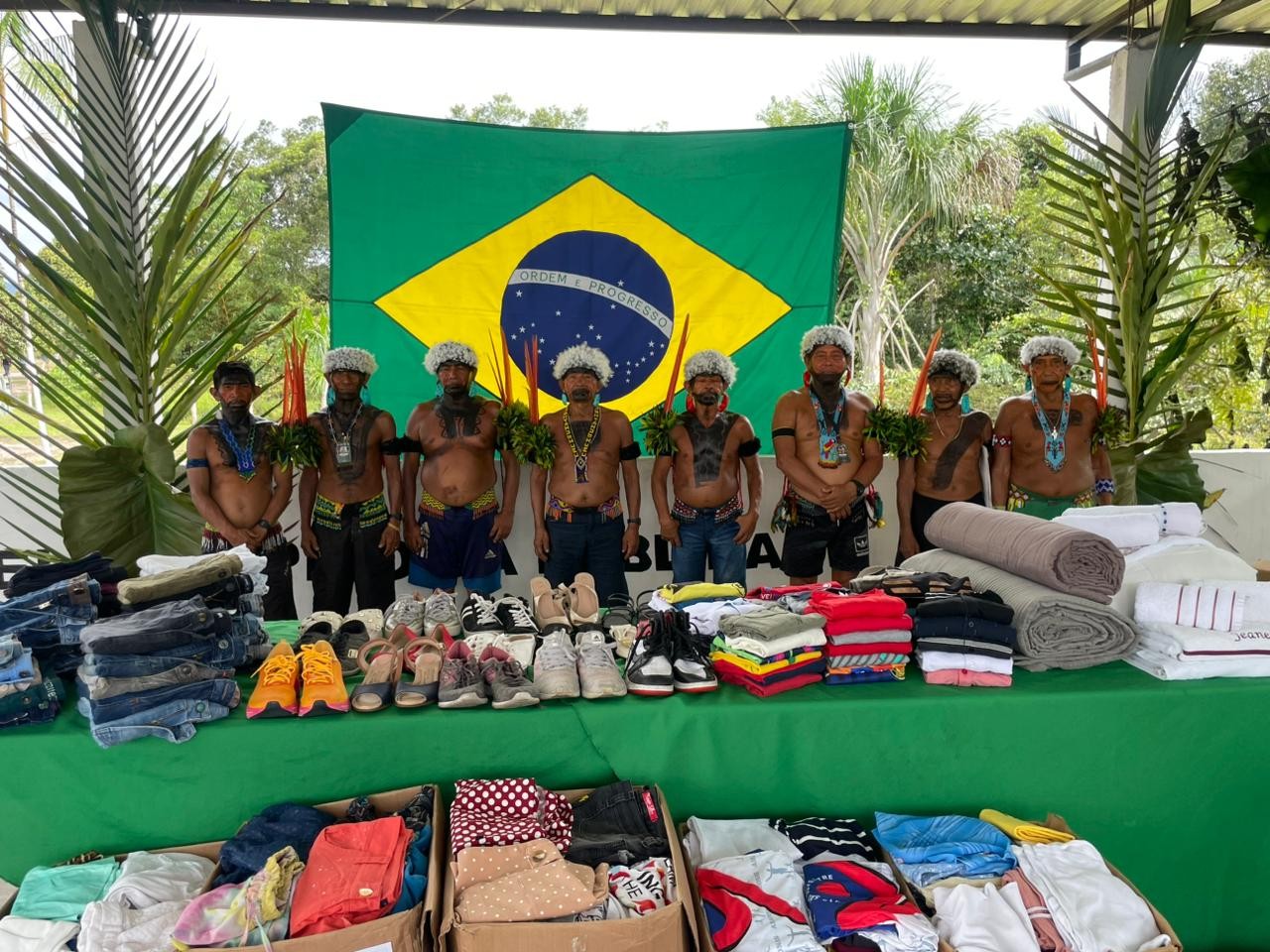 Cerca de sete toneladas de donativos são entregues para comunidades indígenas em missão no Amazonas