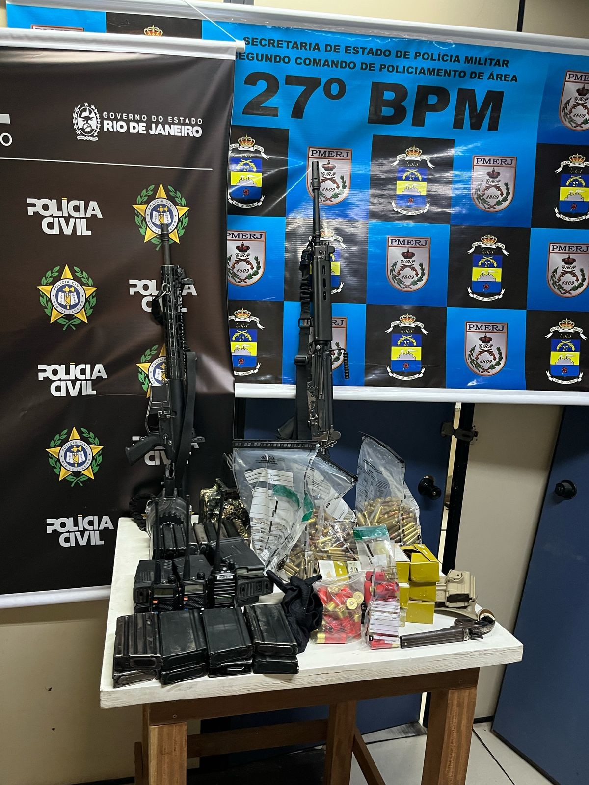 Polícia do RJ apreende arsenal da milícia da Zona Oeste