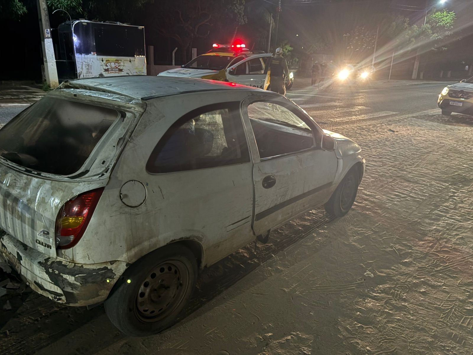 Carro sem vidros e com todos os faróis queimados é apreendido em rodovia na Grande Natal