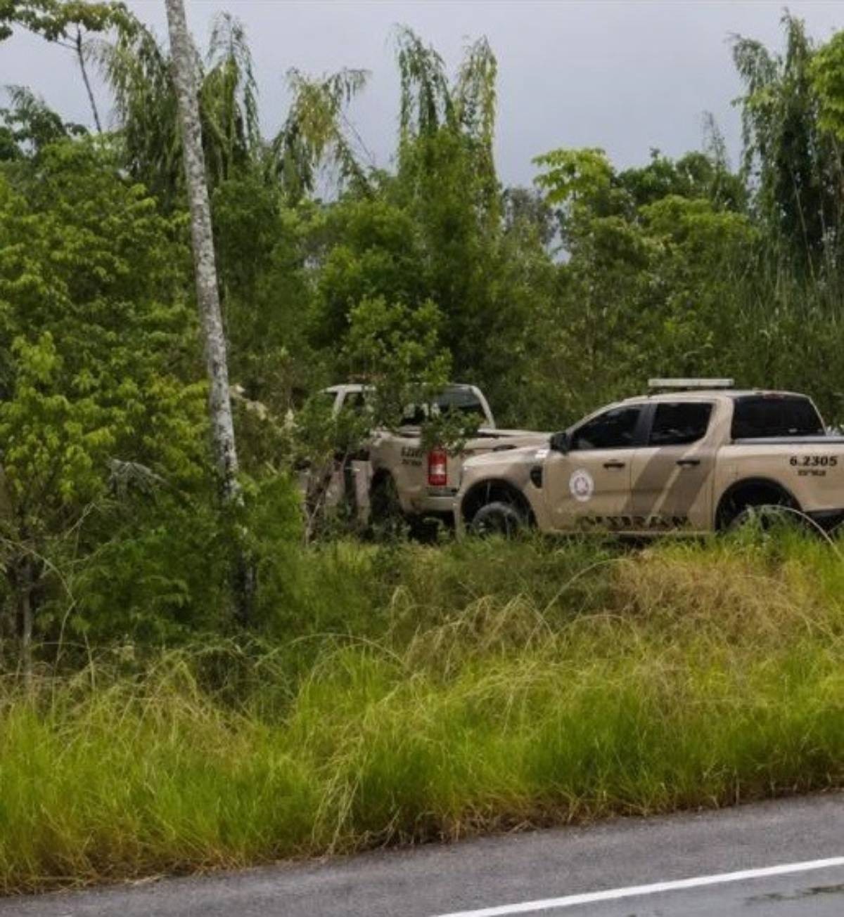 Dois corpos carbonizados são encontrados dentro de carro em estrada no Recôncavo da Bahia