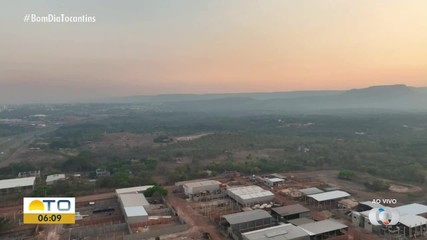 Imagens de drone mostram fumaça densa sobre Palmas nesta manhã