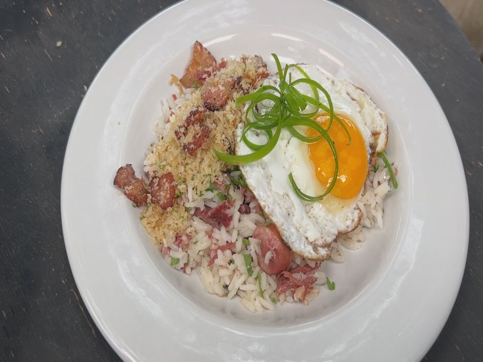 1 de 1
Aprenda a fazer um delicioso arroz Maria Isabel &mdash; Foto: Reprodu&ccedil;&atilde;o/TV TEM