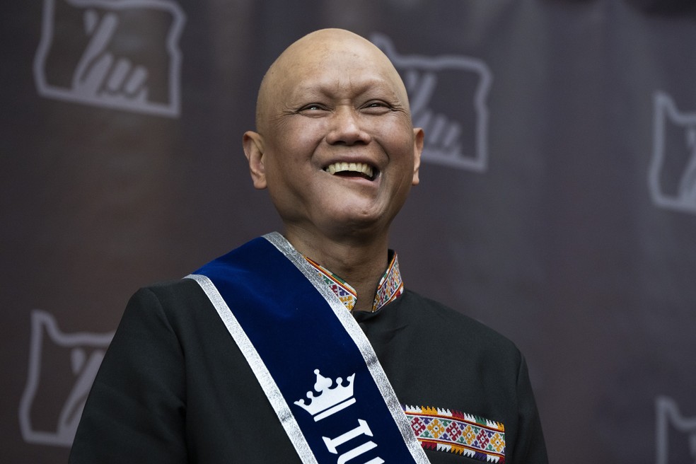 Cheng Saephan luta contra um câncer desde 2016 e faz quimioterapia. — Foto: AP Photo/Jenny Kane