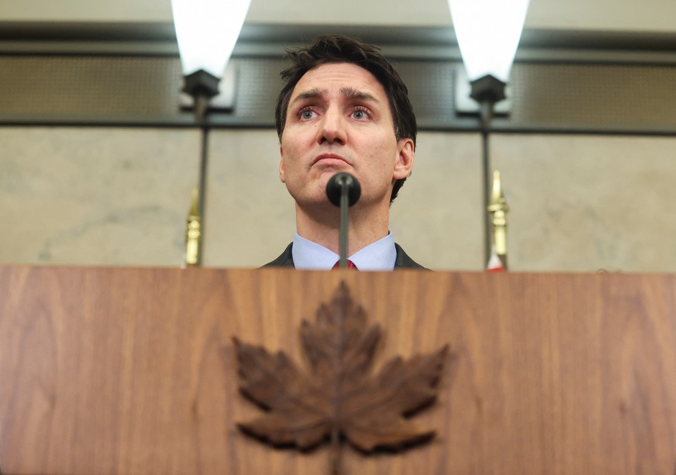 O primeiro-ministro do Canadá anunciou já na noite de sábado a imposição de tarifas de 25% sobre US$155 bilhões em produtos americanos — Foto: REUTERS/Patrick Doyle
