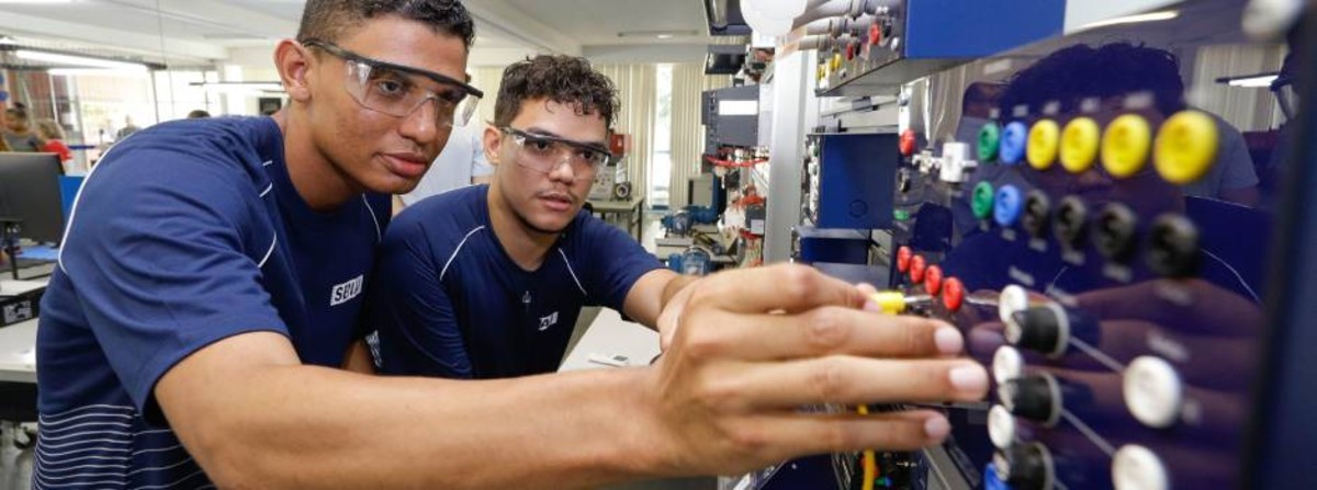 Trilhas de Futuro oferece mais de 4 mil vagas em cursos técnicos gratuitos em Divinópolis e região