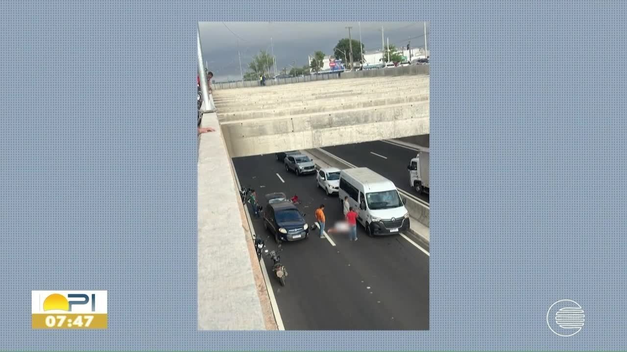 Acidente entre duas motos deixa idoso ferido na Ladeira do Uruguai, Zona Leste de Teresina