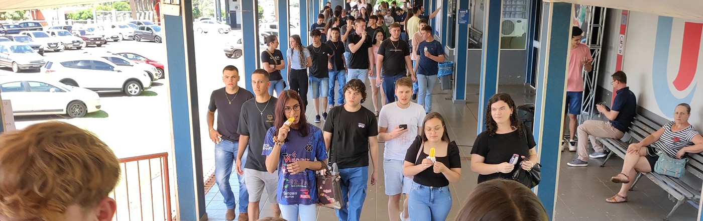 Faculdade UNIGUAÇU recebe mais de mil candidatos para o Vestibular 2025 em um marco histórico 