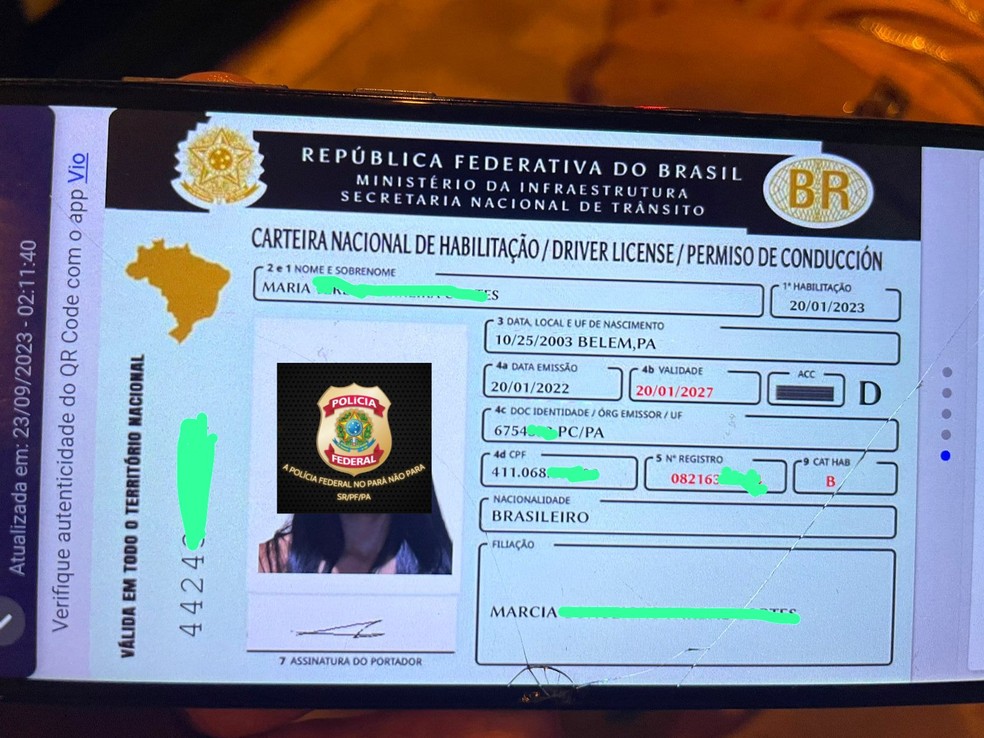 Uma mulher foi presa neste s&aacute;bado, 23, por uso de documento falso. &mdash; Foto: Ascom/PF