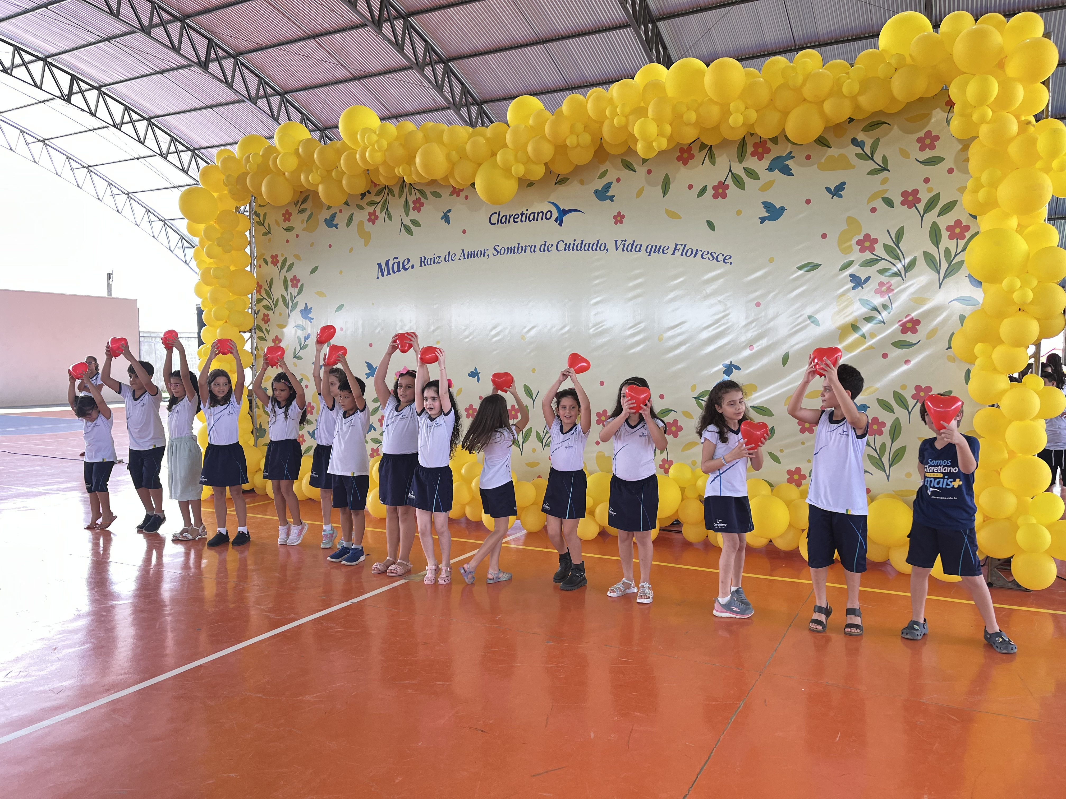 Claretiano Colégio de Ji-Paraná promoveu homenagem emocionante no Dia das Mães