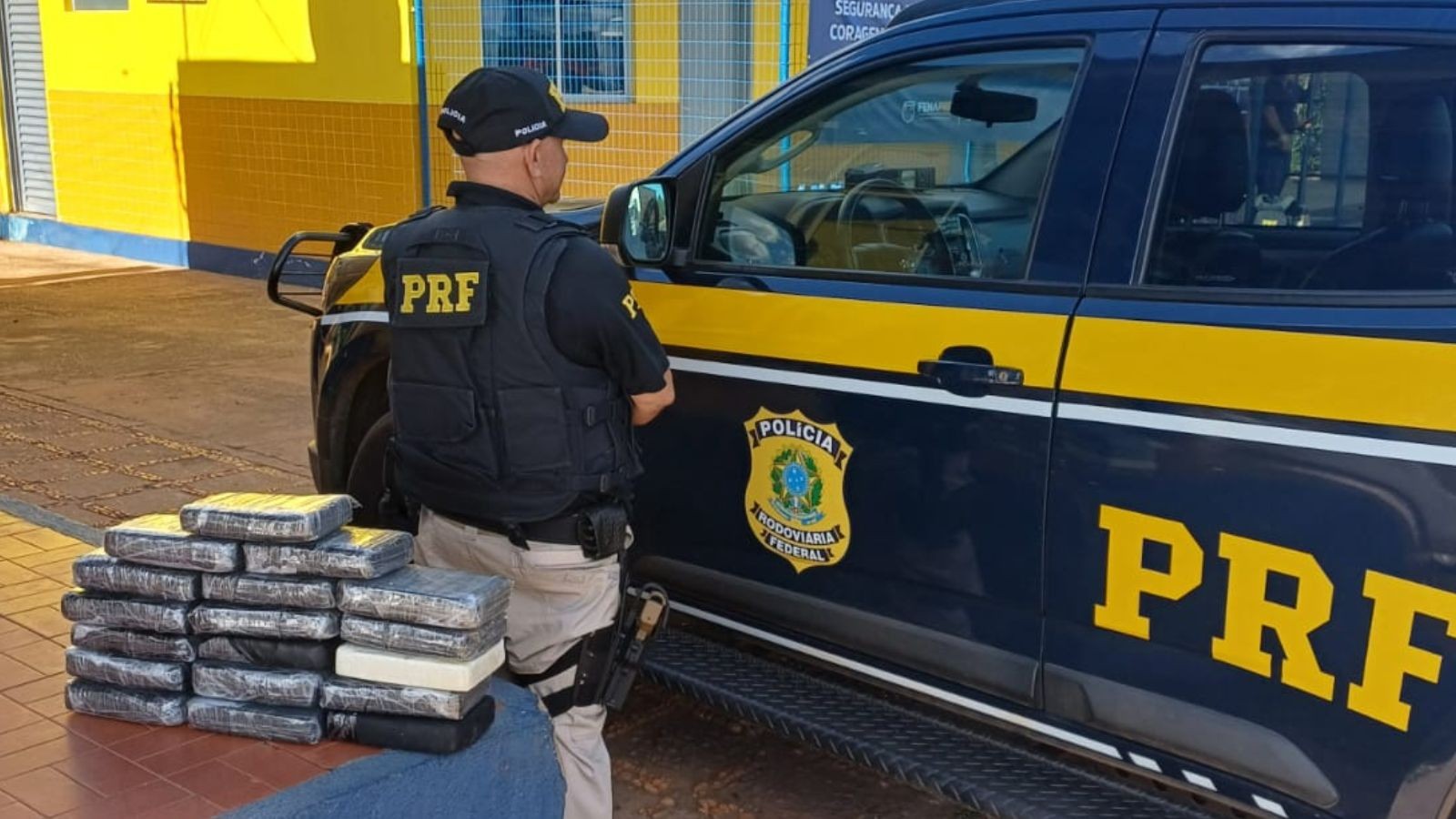 Quase 20 kg de cocaína são encontrados em caminhão após flagra de transporte de madeira ilegal no PI