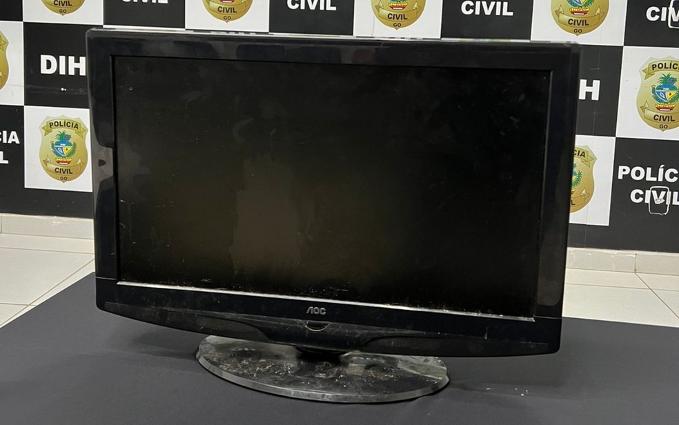 TV roubada pelos suspeitos no Jardim Cerrado III, em Goiânia, Goiás — Foto: Divulgação/Polícia Civil