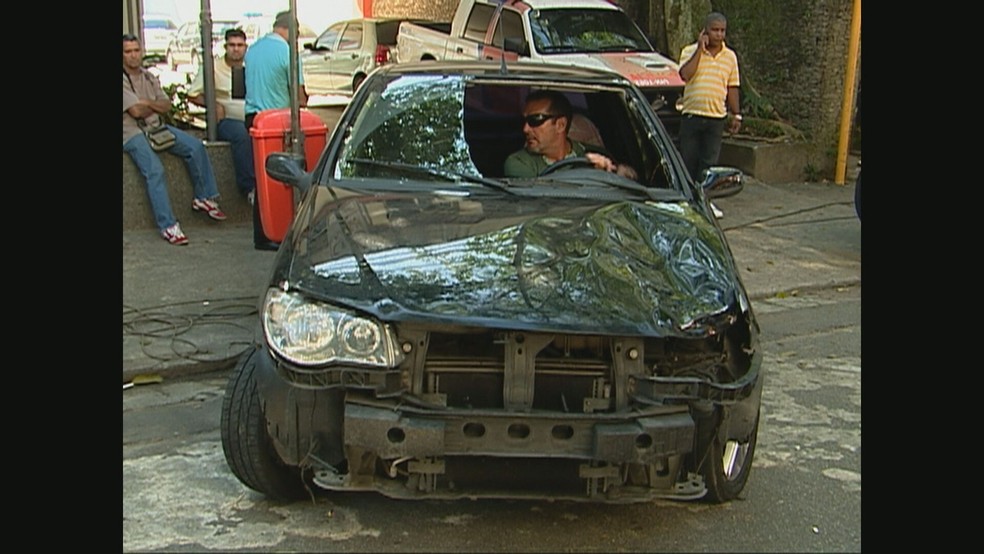 Carro que atropelou Rafael Mascarenhas, filho da atriz Cissa Guimarães, em 2010, no Rio — Foto: Reprodução/TV Globo