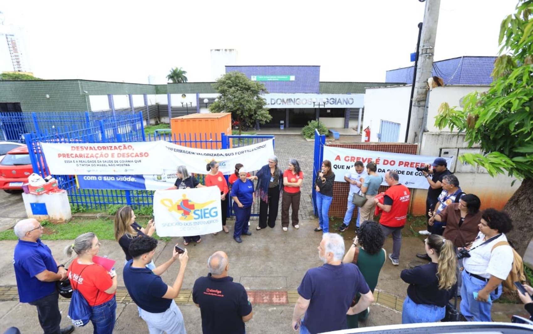 Médicos credenciados da rede pública de saúde paralisam atividades em Goiânia
