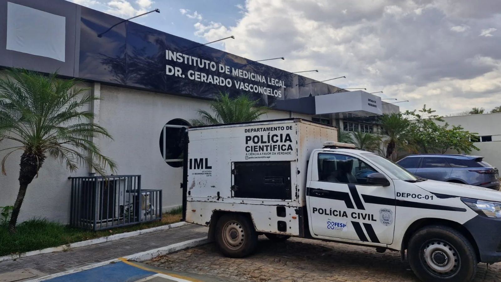 Motociclista falece após bater em placa de sinalização de obra em avenida de Teresina