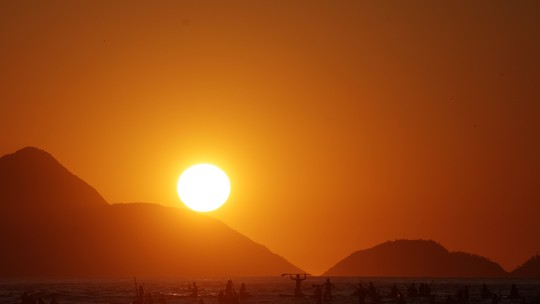 Onda de calor começa nesta quinta com expectativa de temperaturas acima de 40ºC; veja previsão - Massa de ar quente deve se instalar sobre o Centro-Oeste, interior do Sudeste e parte do Sul até a próxima segunda-feira (22). Capitais como Cuiabá, Campo Grande, Goiânia, Brasília e Palmas podem bater recordes de máximas do ano.