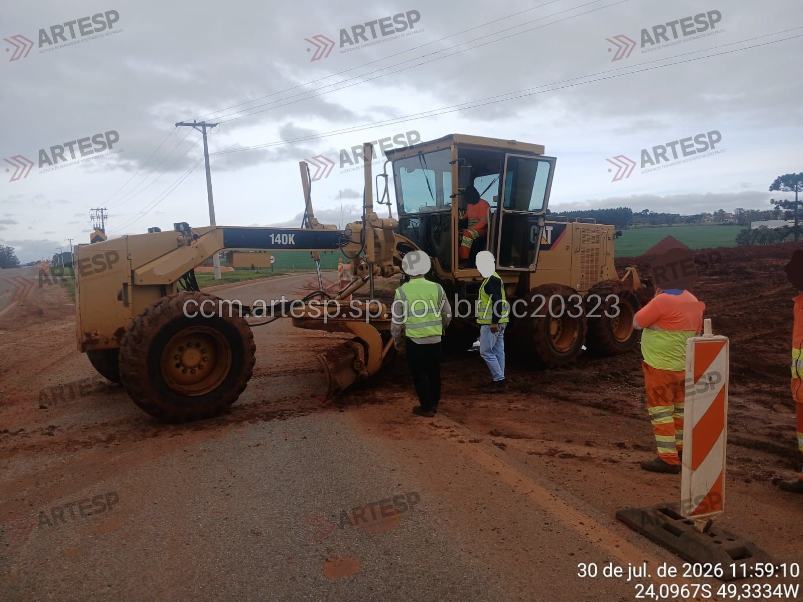 Motociclista morre ao bater contra máquina agrícola em rodovia de Itararé