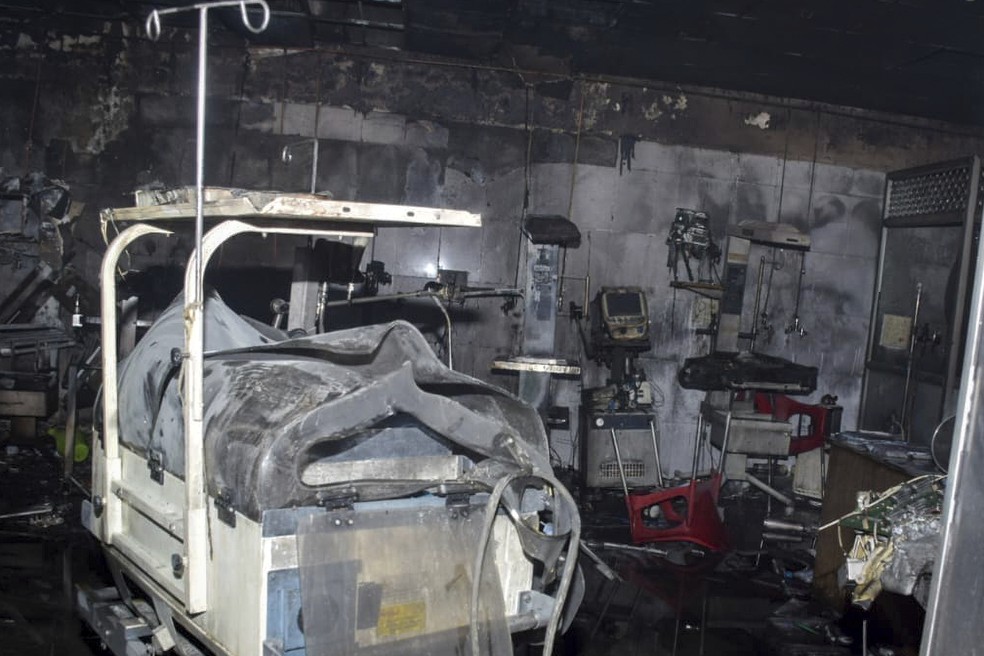 Incêndio em UTI neonatal mata 10 recém-nascidos em hospital na Índia — Foto: AP Photo