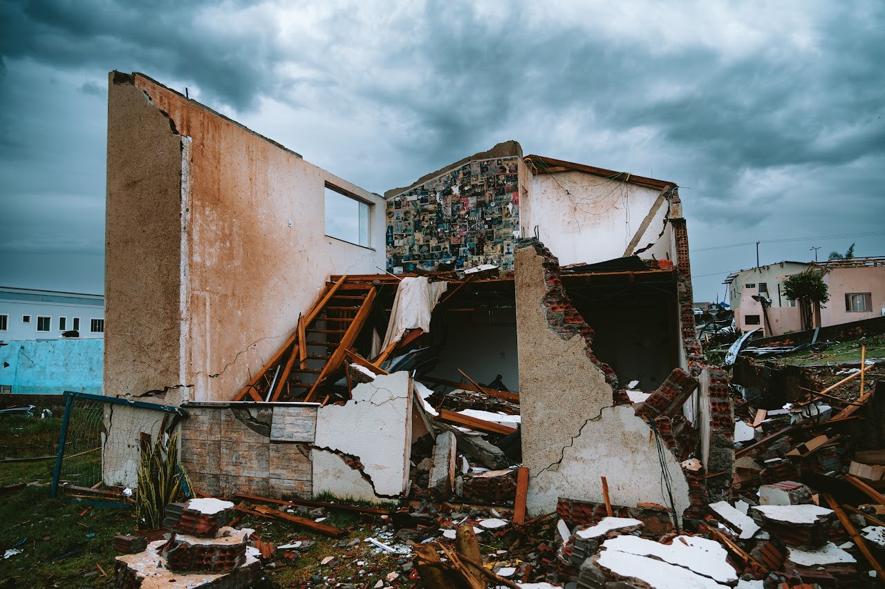 Um mês do tornado que destruiu 90% de cidade do PR: mais de 500 pessoas permanecem desalojadas e 2 continuam internadas