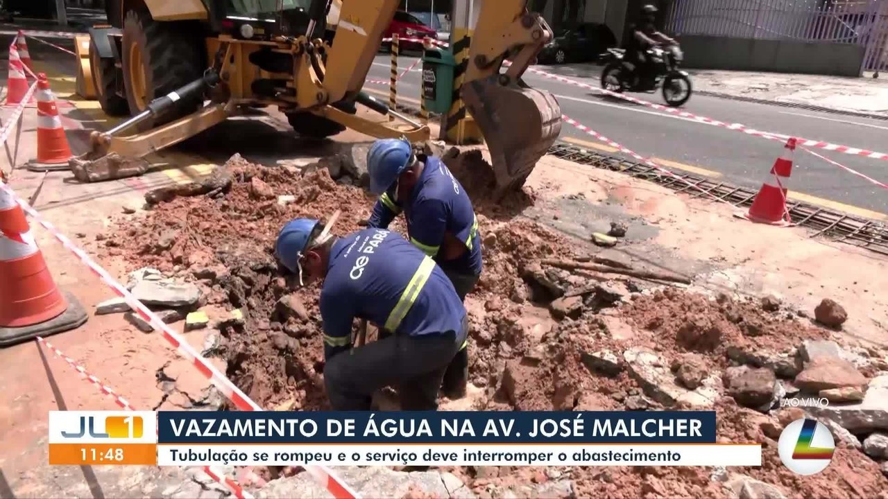 Vazamento desperdiça água potável na avenida José Malcher, em Belém