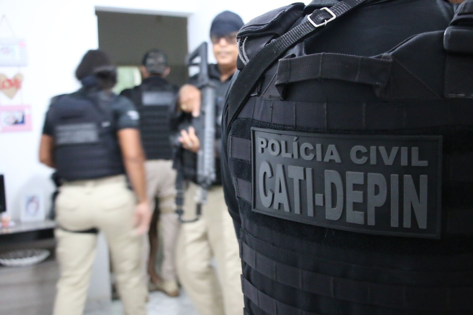 Homem e mulher são presos por suspeita de envolvimento na morte de empresário na Bahia