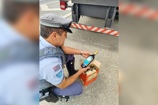 Polícia Rodoviária apreende carga ilegal avaliada em R$ 4,1 milhões em Itapetininga (SP) — Foto: Polícia Rodoviária