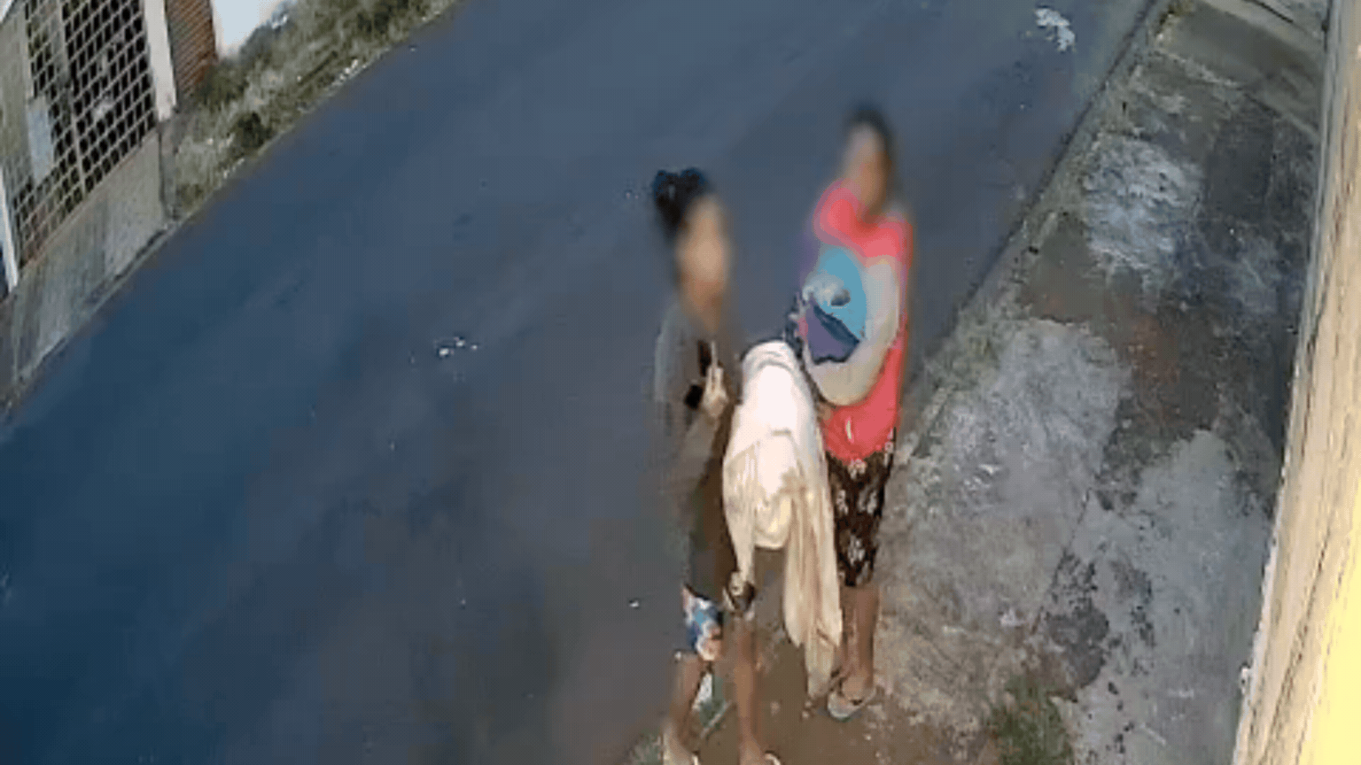 Bebê abandonado em Uberaba é resgatado com sinais de hipotermia; VÍDEO