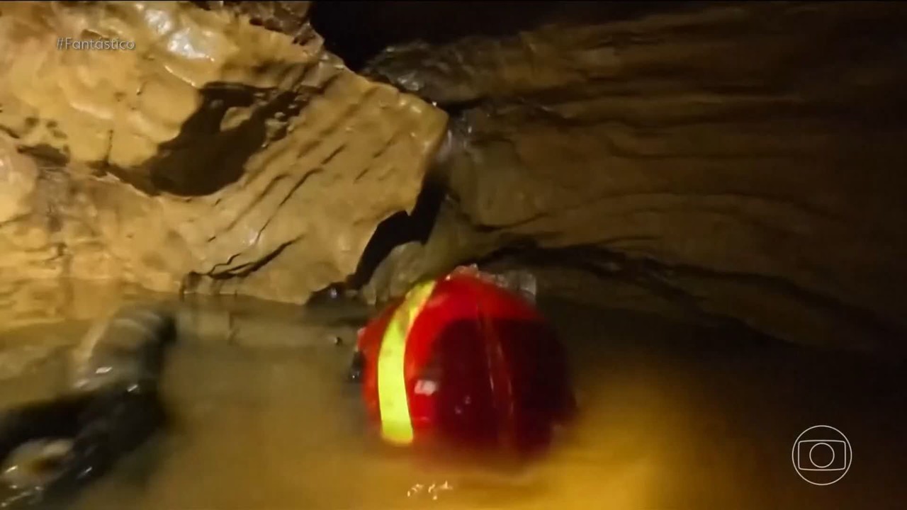 Socorristas buscam rota alternativa para chegar a dois desaparecidos em caverna inundada no Laos