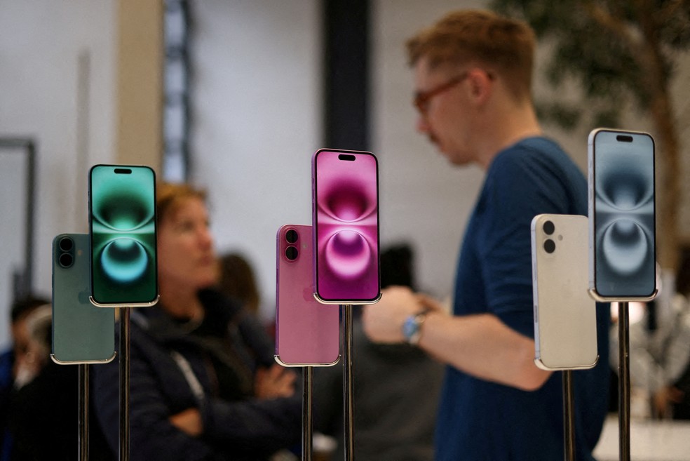 iPhone 16 em loja da Apple em Londres, em 6 de outubro de 2024 — Foto: Reuters/Hollie Adams/File Photo