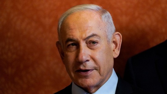 Após morte de funcionários da embaixada de Israel nos EUA, Netanyahu se diz chocado com 'assassinatos antissemitas' - O primeiro-ministro de Israel também afirmou que vai fortalecer a segurança nas embaixadas do país ao redor do mundo. Nesta quarta (21), um casal de funcionários da embaixada nos EUA morreu baleado após deixar um evento.