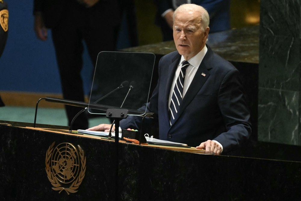 Biden pede que Israel pare com ataques por terra no Líbano